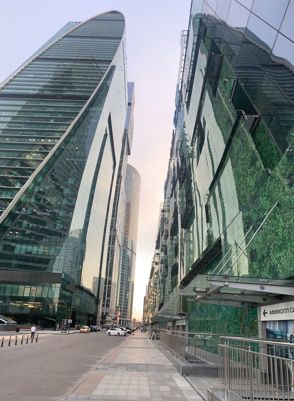 LOW ANGLE VIEW OF BUILDINGS AGAINST SKY