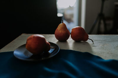 Close-up of apples in plate on table