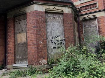 Text on abandoned building