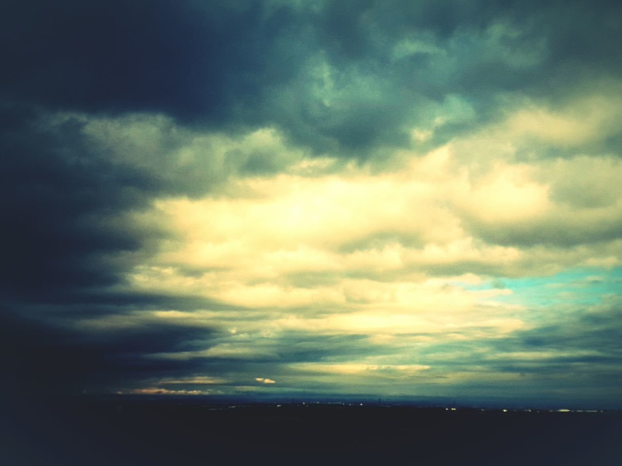 sky, cloud - sky, scenics, tranquil scene, beauty in nature, cloudy, tranquility, nature, weather, overcast, cloud, dramatic sky, sunset, idyllic, cloudscape, storm cloud, dusk, silhouette, atmospheric mood, horizon over water