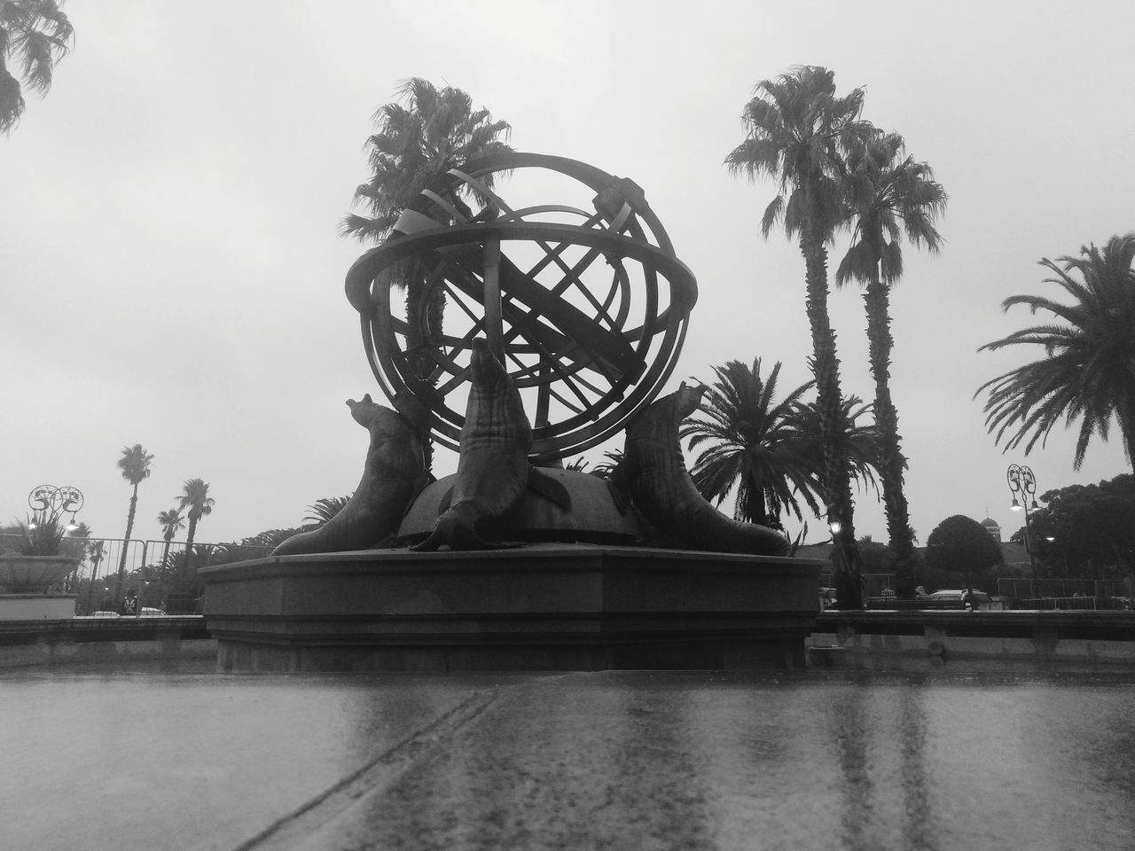 LOW ANGLE VIEW OF SCULPTURE AGAINST SKY