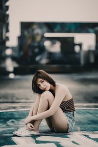 Portrait of woman sitting on floor