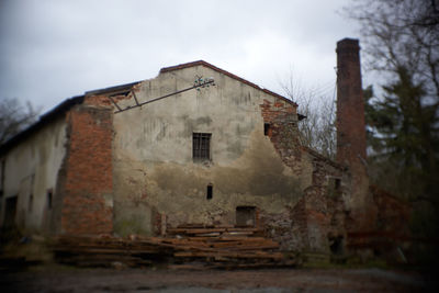 Abandoned house against sky