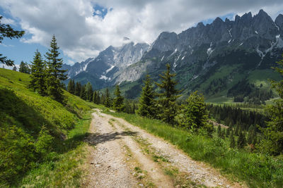 Hiking trail around wilder kaiser mountains, tirol - austria