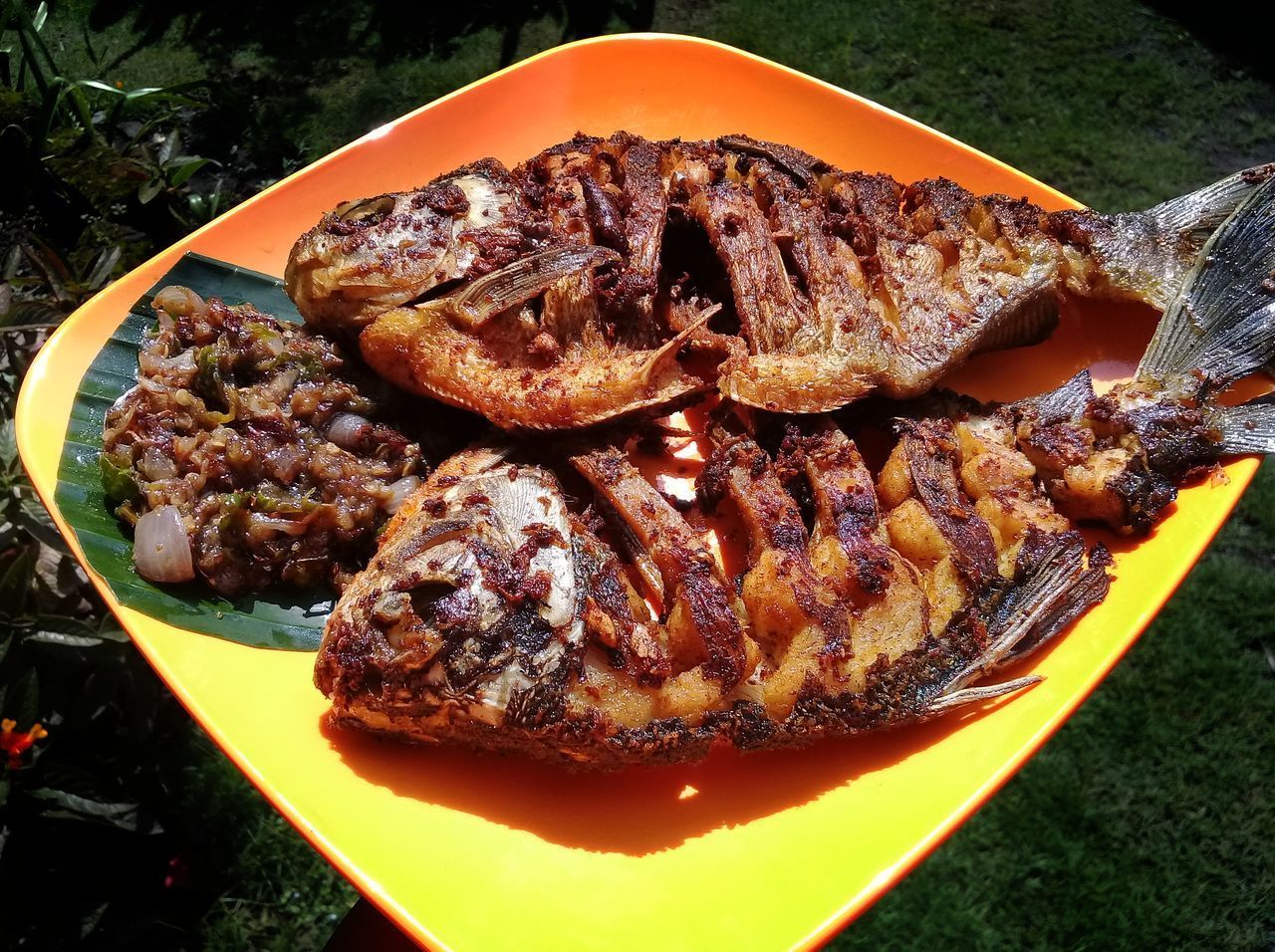 HIGH ANGLE VIEW OF FOOD ON BARBECUE