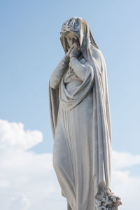 Cemetery statue in camaguey, cuba.