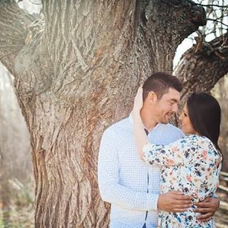 young adult, lifestyles, leisure activity, casual clothing, person, young women, front view, tree, three quarter length, smiling, sitting, standing, waist up, tree trunk, day, outdoors