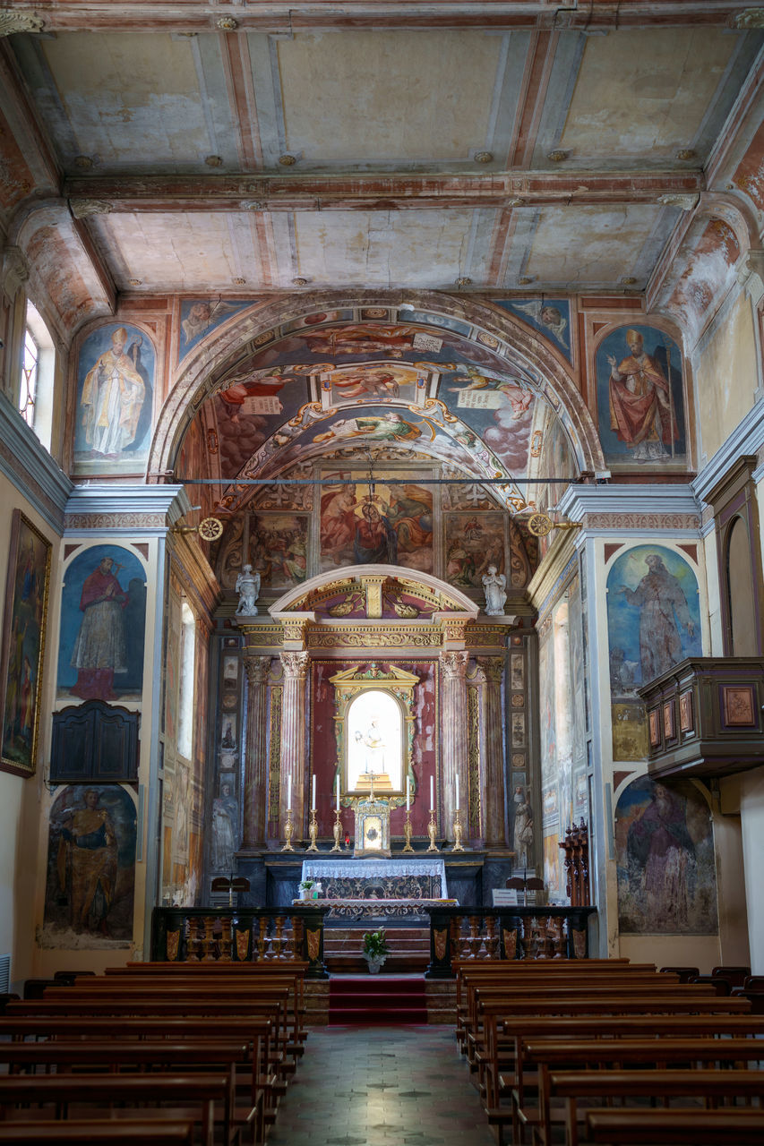 architecture, religion, place of worship, indoors, built structure, belief, building, spirituality, catholicism, pew, seat, no people, arch, travel destinations, ceiling, worship, history, the past, bench, altar, furniture, travel, day