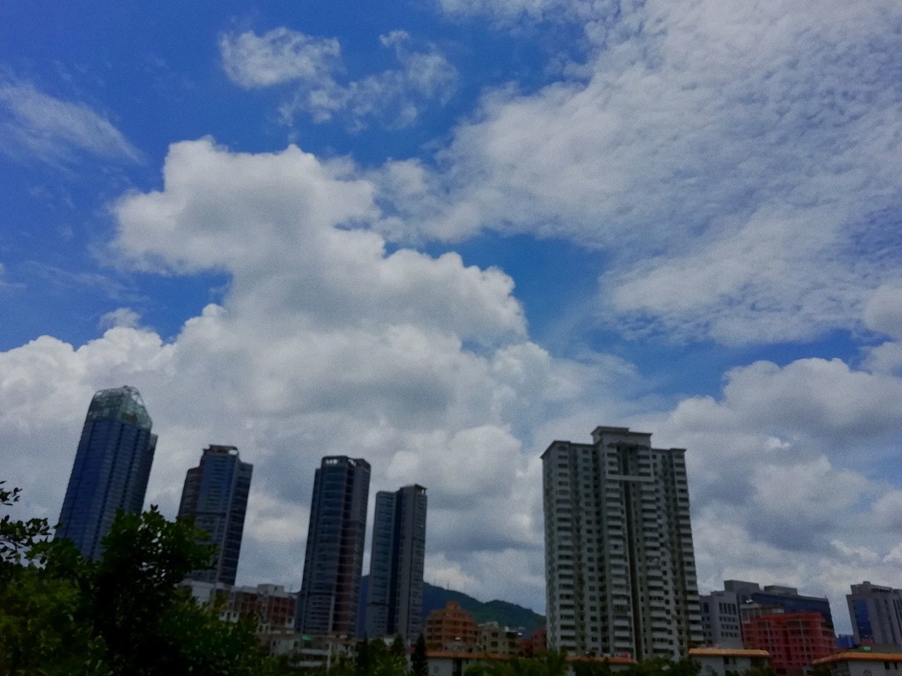 VIEW OF BUILDINGS IN CITY