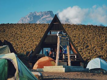 Cabins in mountains, horombo hut against the background of mawenzi peak, mount kilimanjaro, tanzania