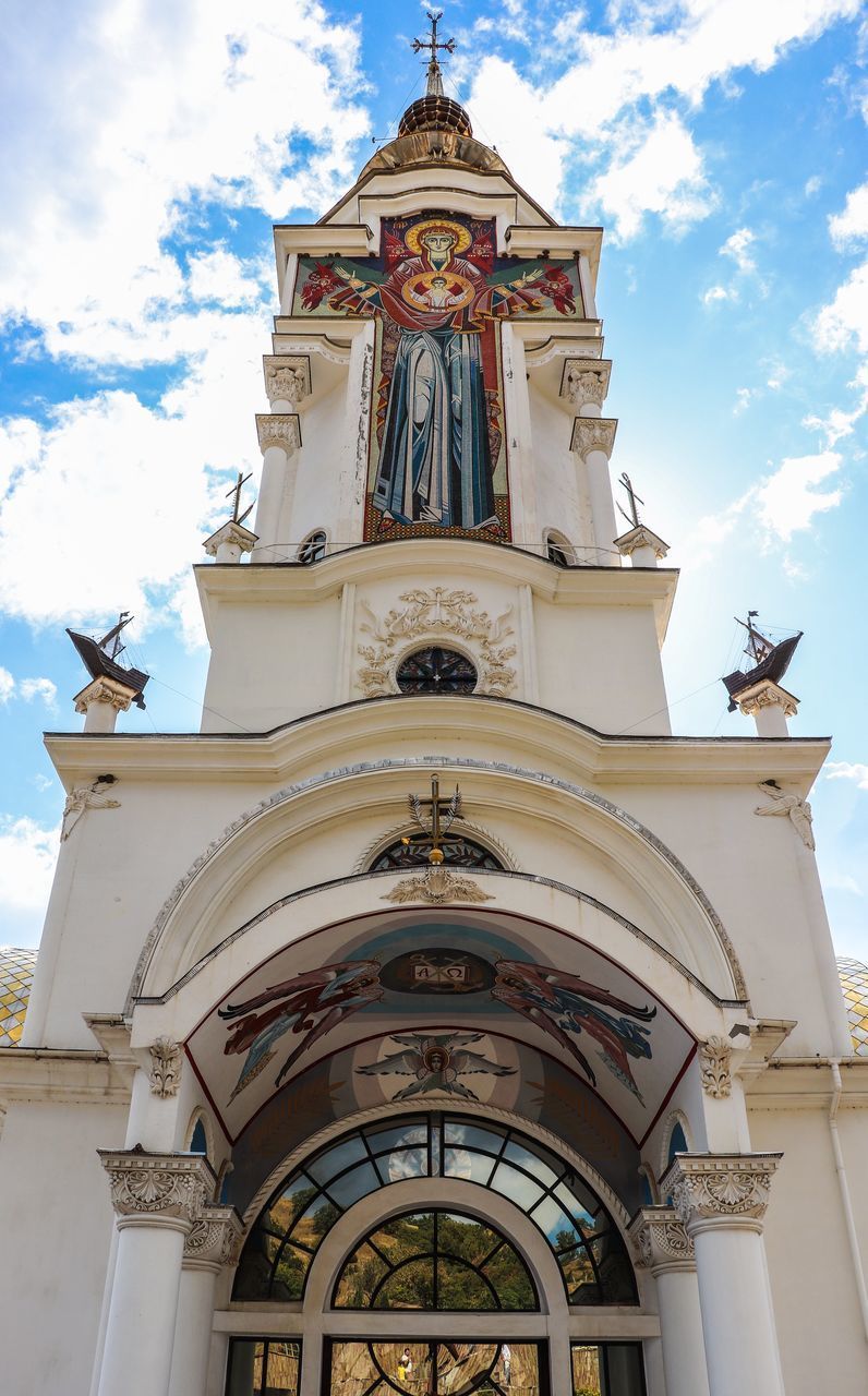 LOW ANGLE VIEW OF CATHEDRAL AGAINST SKY