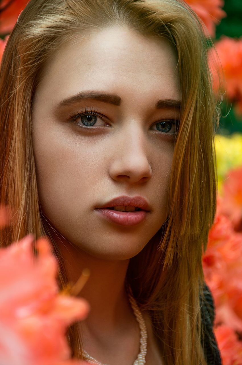 portrait, looking at camera, young women, person, young adult, headshot, long hair, lifestyles, close-up, focus on foreground, smiling, front view, leisure activity, beauty, brown hair, head and shoulders, human face