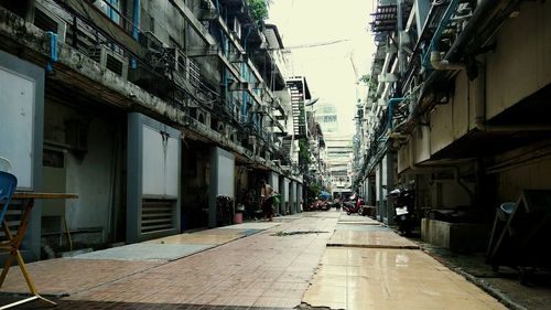 Narrow alley in city