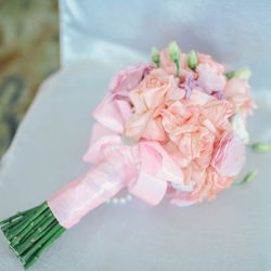 Close-up of pink rose bouquet on table