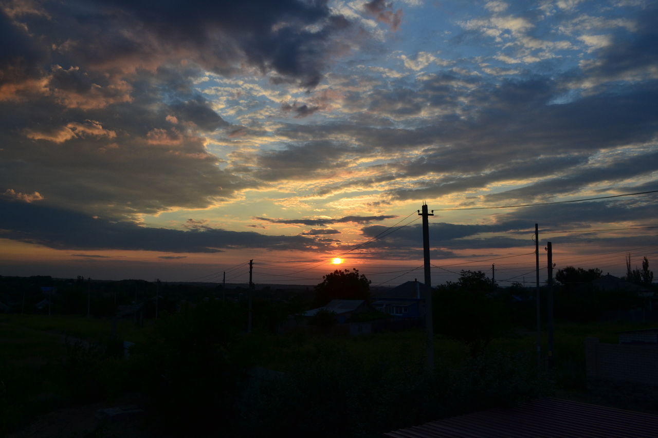 sky, cloud, sunset, afterglow, dawn, nature, beauty in nature, horizon, evening, sun, sunlight, scenics - nature, dramatic sky, environment, red sky at morning, silhouette, no people, landscape, tranquility, architecture, orange color, tranquil scene, outdoors, plant, tree, idyllic, street, built structure, city, technology, cloudscape, land