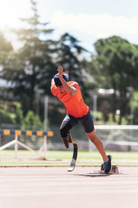 Man with prostethic leg running