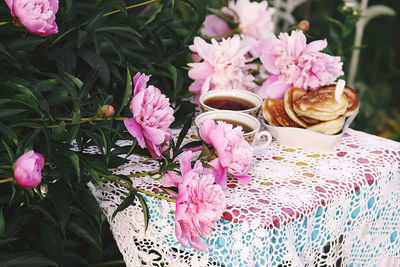 Close-up of pink rose bouquet