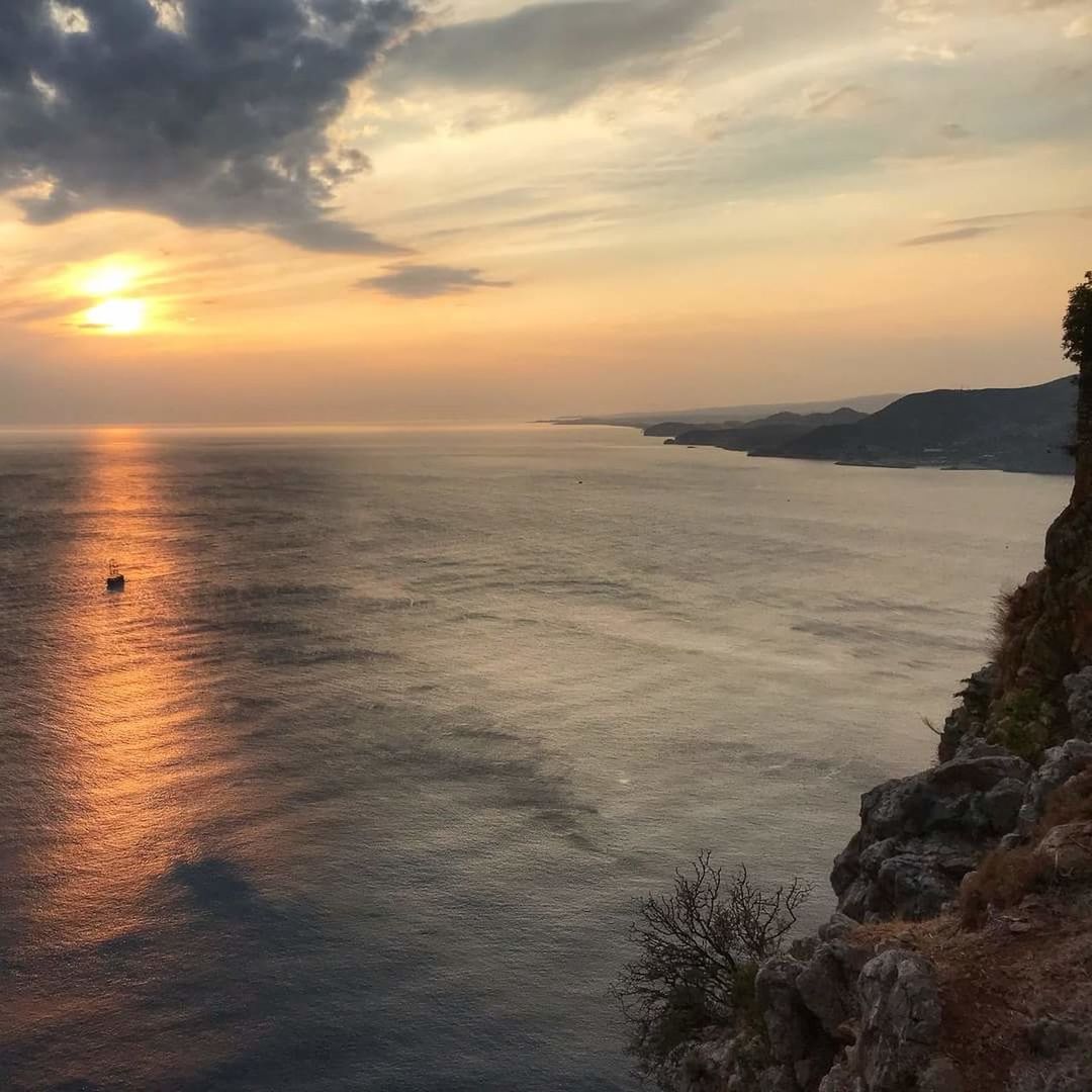 SCENIC VIEW OF SEA AGAINST SUNSET SKY