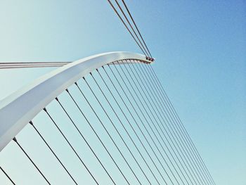 Samuel beckett bridge against clear sky