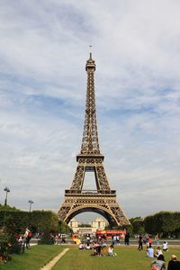 Group of people in front of eiffel tower