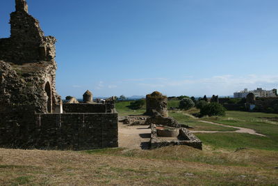 Old ruin building against sky