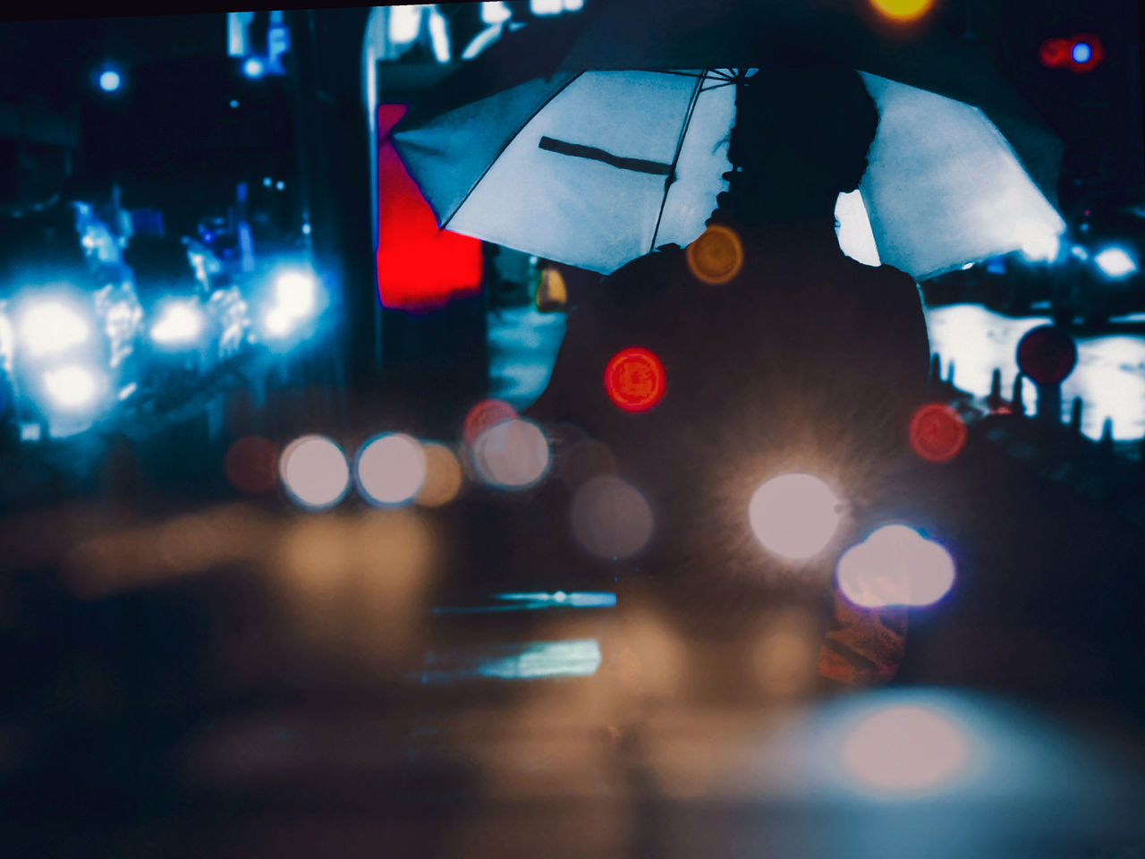 DEFOCUSED IMAGE OF ILLUMINATED CITY