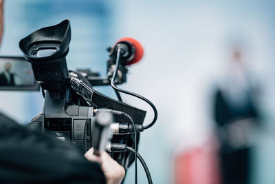 Public live event media coverage, television cameras at a press conference