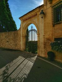 Arch bridge