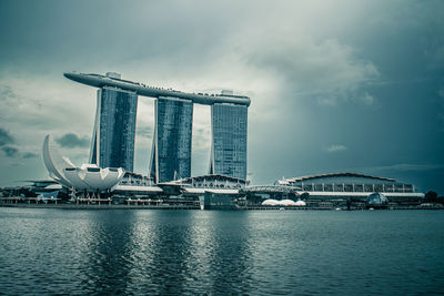 Scenic view of sea against sky marina bay sands