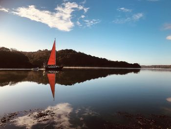 Red sail approaching turnaware point.