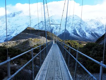 Footbridge leading towards tasman glacier