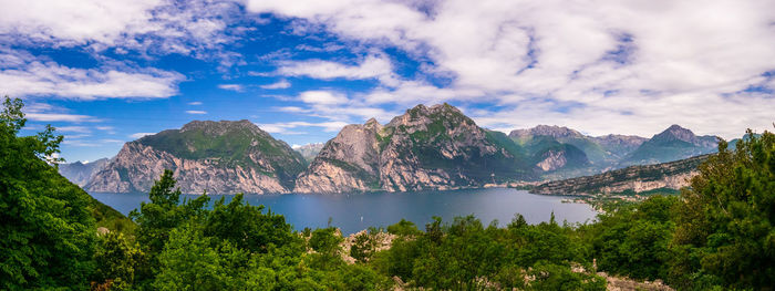 Panoramic view of lake and mountains against sky