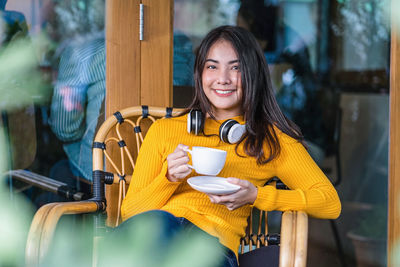 Portrait of smiling woman with coffee cup