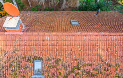 Inspection of the red tiled roof of a single-family house, inspection of the condition of the tiles 