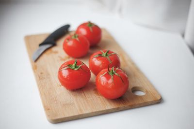 Close-up of tomatoes on cutting board