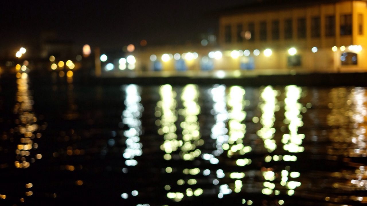 illuminated, night, reflection, building exterior, architecture, city, built structure, water, lighting equipment, defocused, light - natural phenomenon, street light, no people, light, building, outdoors, glowing, in a row, waterfront, street