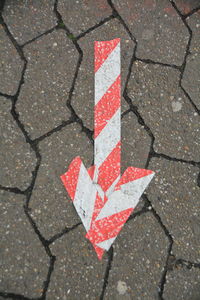 High angle view of arrow symbol on footpath