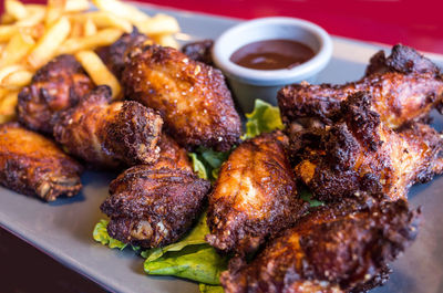 Chicken wings with french fries