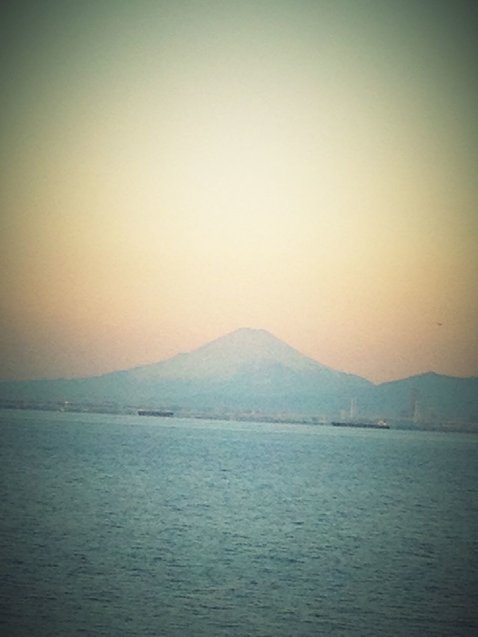 SCENIC VIEW OF LAKE AND MOUNTAINS AGAINST CLEAR SKY