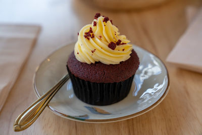 Close-up of red velvet cake, dessert in plate on table