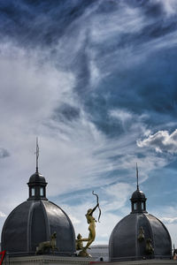 Statue and dome against sky