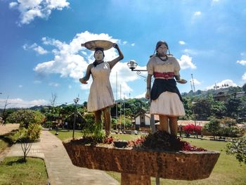 Statue against sky