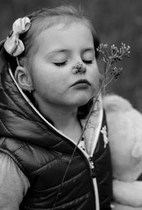 Close-up of cute girl with flowers