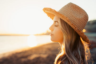 Young woman wearing hat