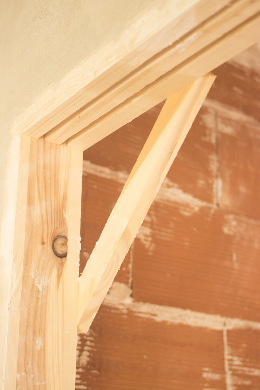 HIGH ANGLE VIEW OF WOODEN PLANKS