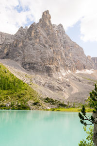 Sorapis lake and mountain