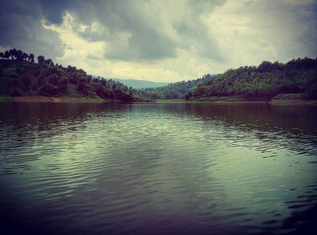 water, lake, tranquil scene, sky, tranquility, scenics, waterfront, beauty in nature, tree, reflection, cloud - sky, mountain, nature, rippled, cloud, idyllic, cloudy, calm, river, non-urban scene