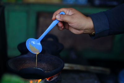 Cropped hand of man preparing food