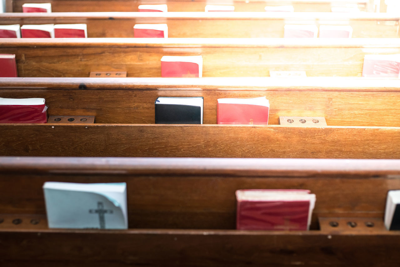 FULL FRAME SHOT OF BOOKS