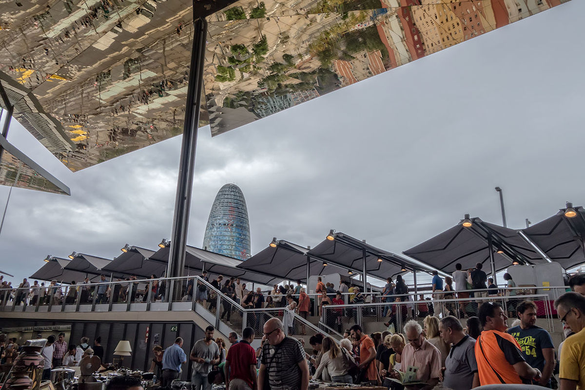 architecture, building exterior, built structure, large group of people, men, sky, lifestyles, city, person, leisure activity, building, roof, chair, day, residential building, city life, outdoors, cloud - sky, residential structure